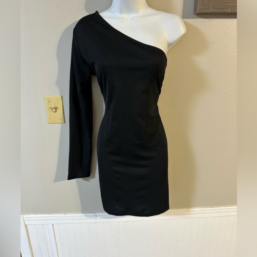PrettyLittleThing Black One-Shoulder Long Sleeve Dress